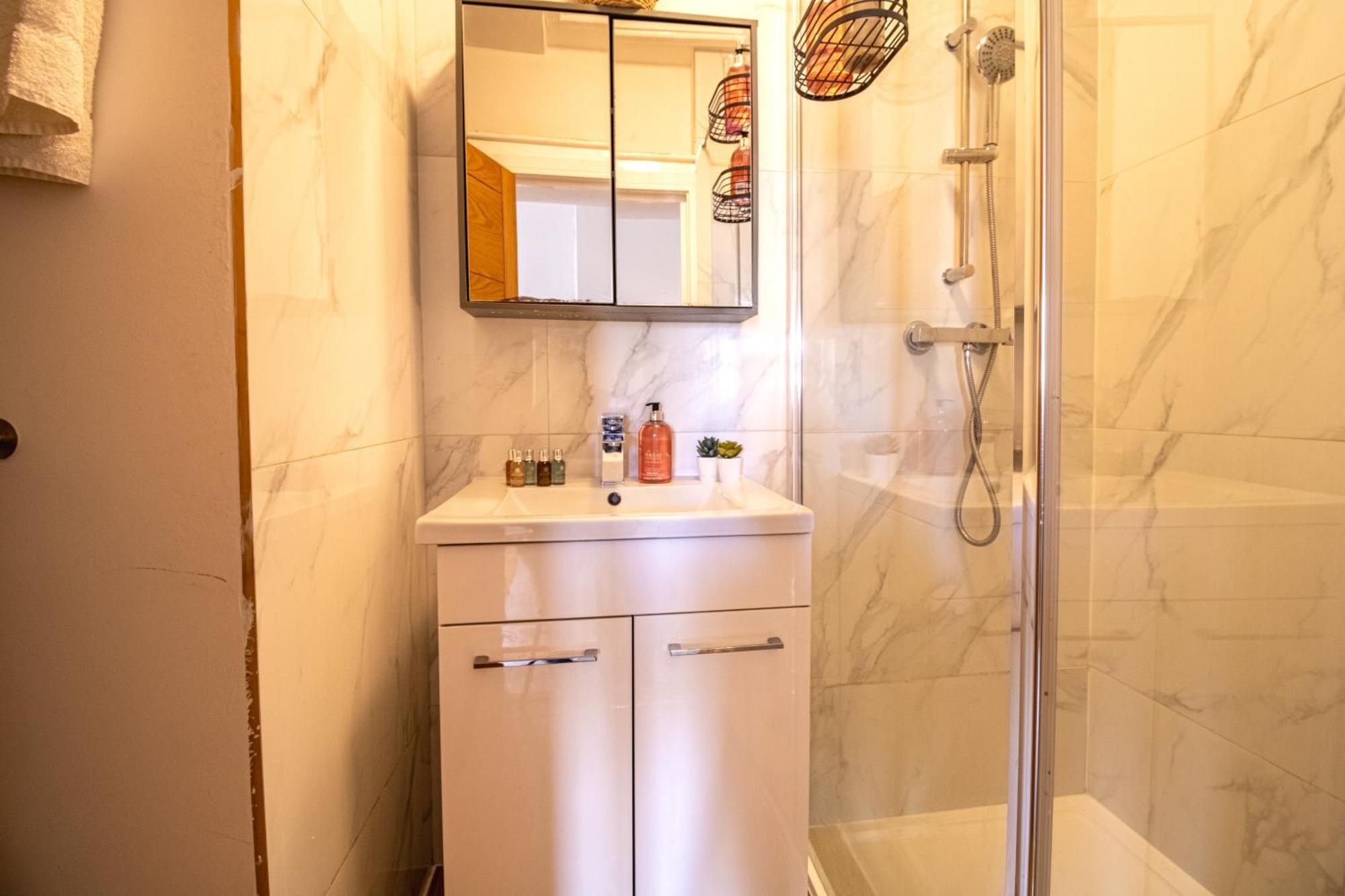Spacious Studio Apartment On Oxford Street 9Gc London Bagian luar foto