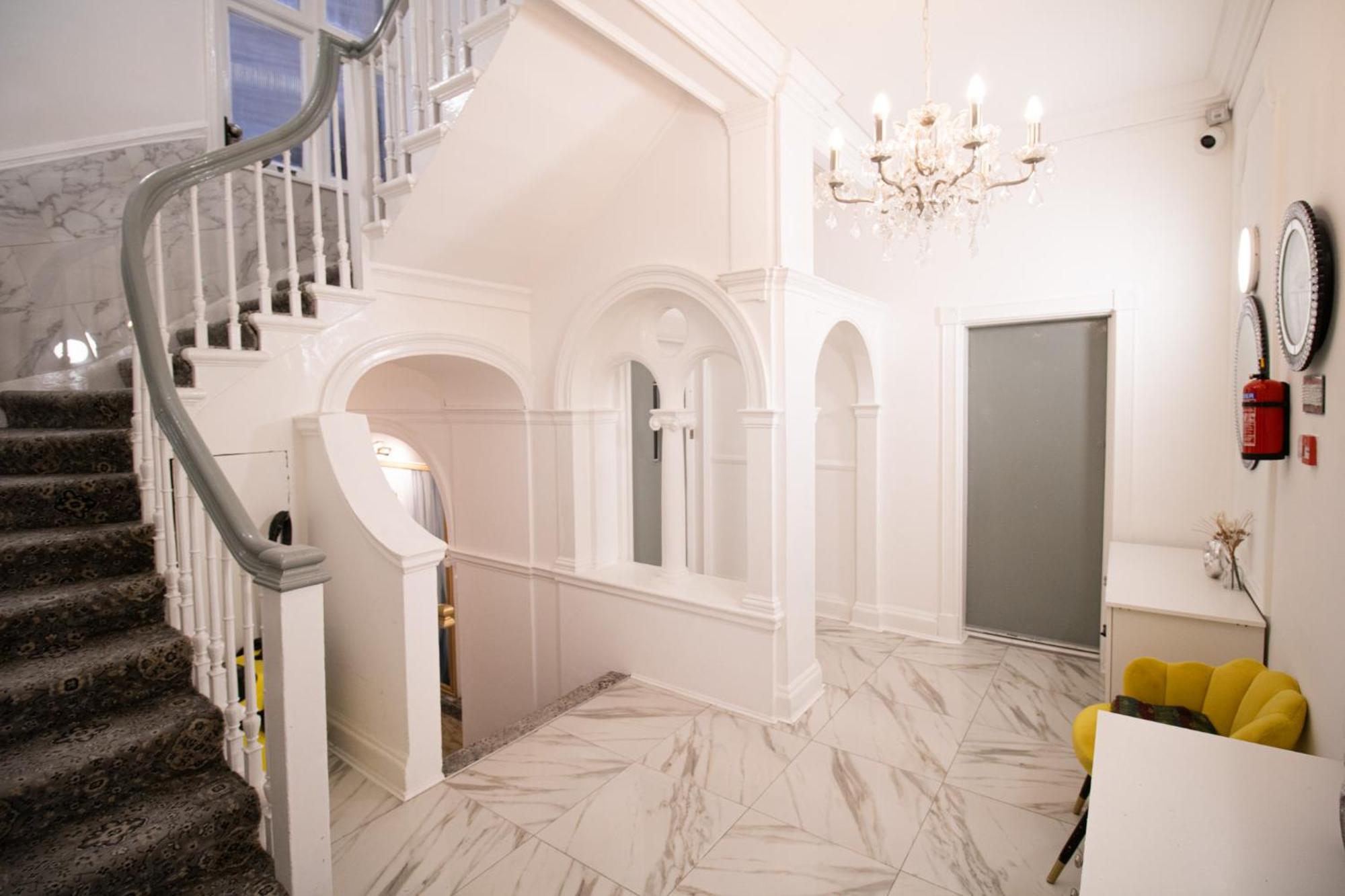 Spacious Studio Apartment On Oxford Street 9Gc London Bagian luar foto